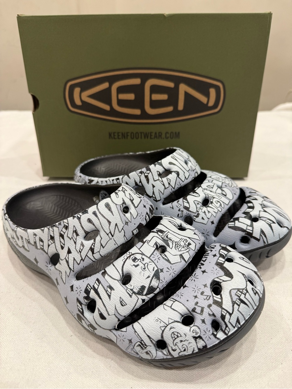 Keen Men's Yogui Artsful Color Grey Size 8
